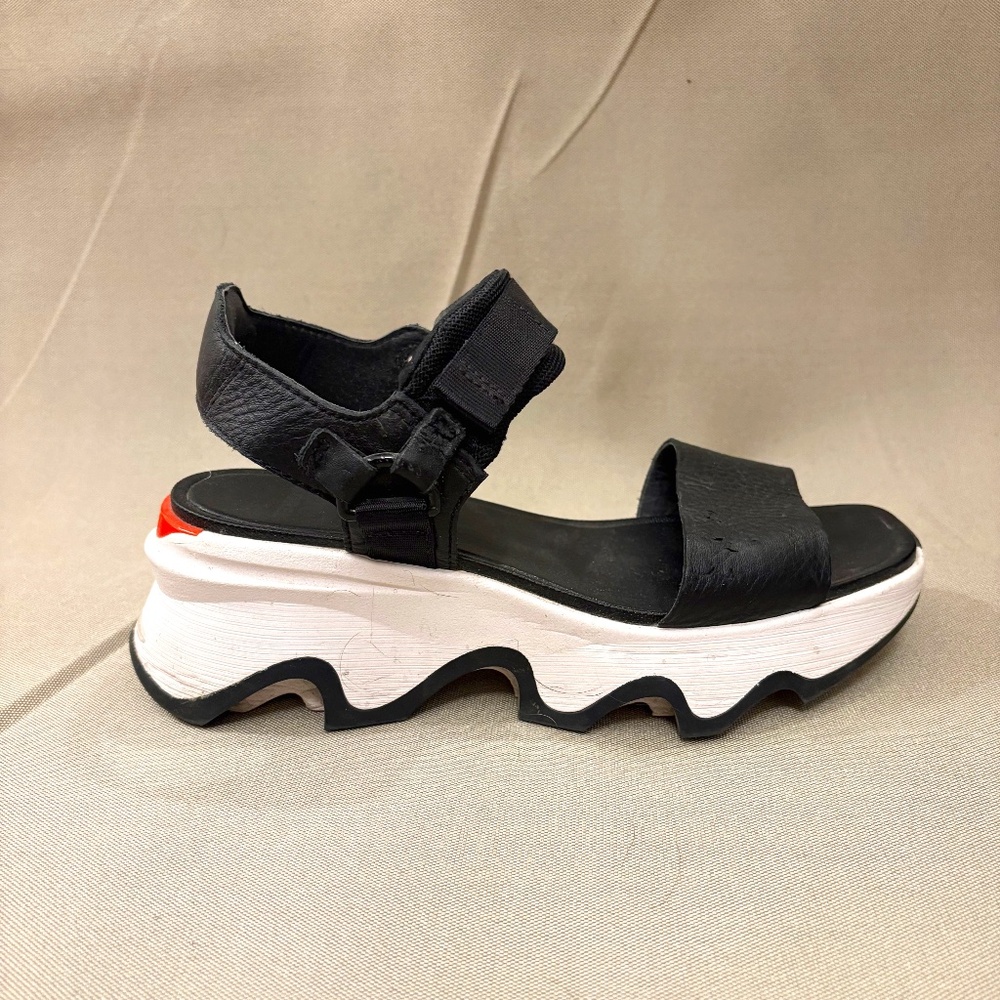 Sorel Kinetic Impact Y-Strap High Sandals in Black, 7.5
